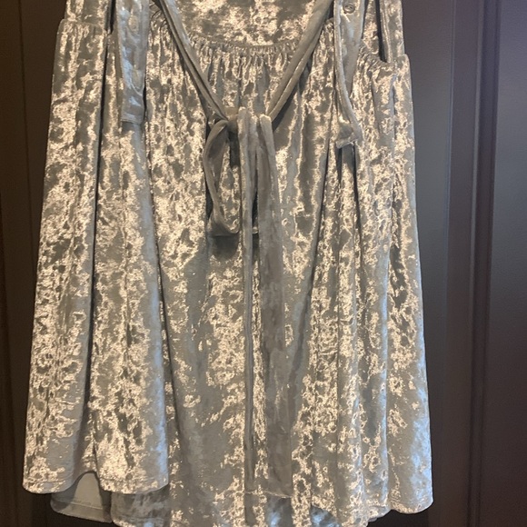 Fun dress size M. Brand: Salt Water Luxe. Light weight. Can be dressed up/down. - Picture 5 of 6